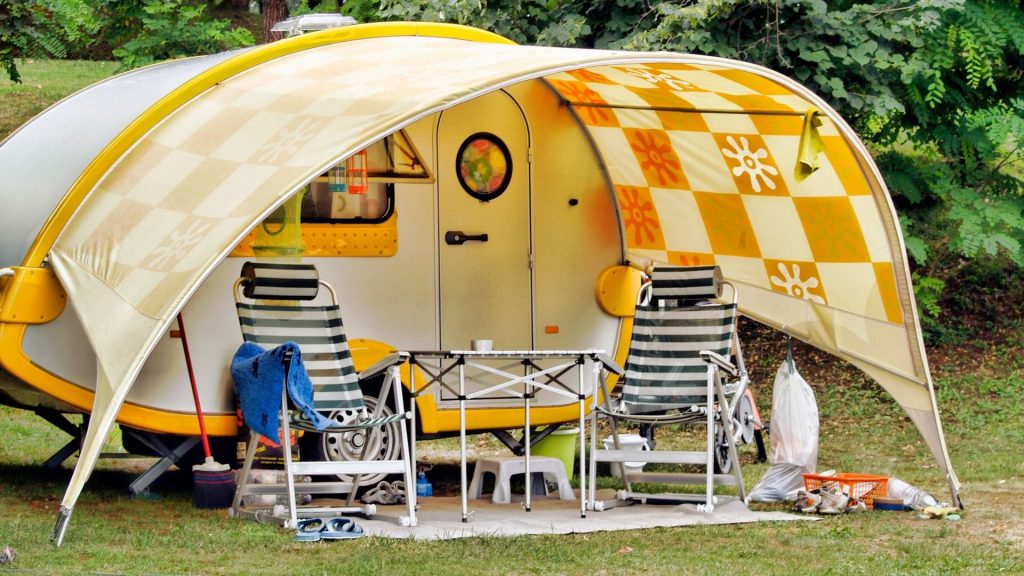 What are the advantages of a Moon chair with canopy